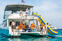 ทัวร์ล่องเรือยอร์ชเกาะไม้ท่อน เกาะพีพี Sunset Cruise Power Catamaran