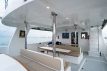 ทัวร์ล่องเรือยอร์ชเกาะไม้ท่อน เกาะพีพี Sunset Cruise Power Catamaran