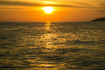 ทัวร์ล่องเรือยอร์ชเกาะไม้ท่อน เกาะพีพี Sunset Cruise Power Catamaran