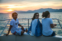 ทัวร์ล่องเรือยอร์ชเกาะไม้ท่อน เกาะพีพี Sunset Cruise Power Catamaran