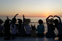 ทัวร์ล่องเรือยอร์ชภูเก็ต เกาะไม้ท่อน เกาะราชา Power Catamaran Sunset Cruise Program A